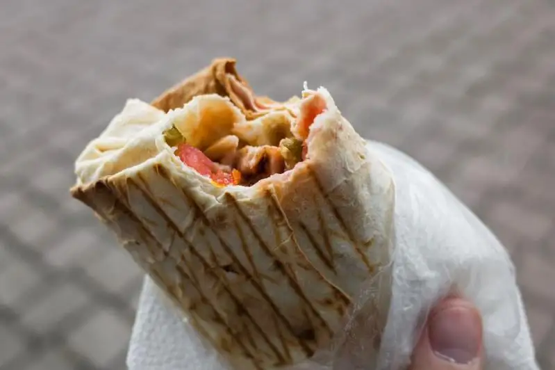 Массовое отравление донерами зафиксировано в Караганде