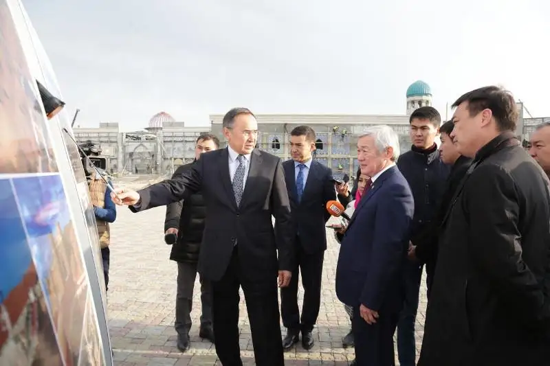 Бердибек Сапарбаев ознакомился с ходом строительства этнокультурного комплекса Шахристан в Таразе