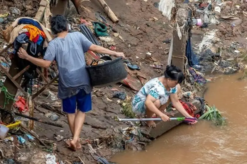 Число погибших в результате наводнения в Индонезии возросло до 60