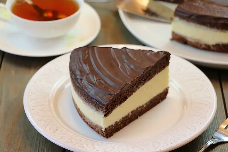 Торты и кексы пекут для медиков осужденные в ВКО