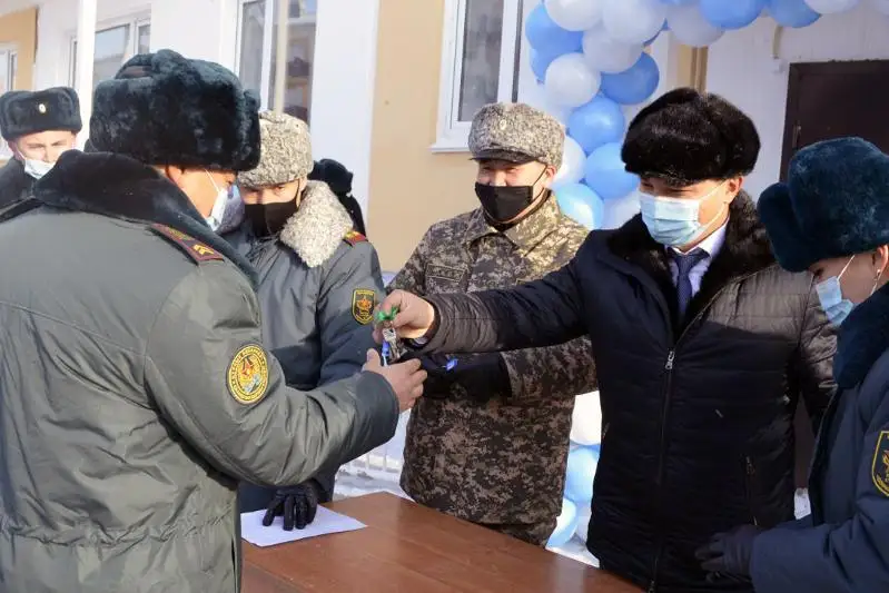 Военнослужащим Аягозского гарнизона вручили ключи от 60 квартир