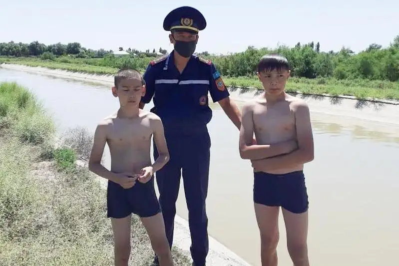 Двух тонущих детей спасли в Туркестанской области