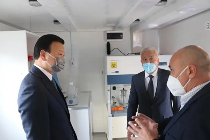 Министр здравоохранения посетил медучреждения Алматы