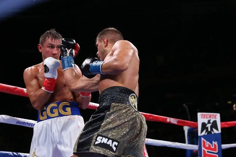 Тренер Деревянченко обвинил Головкина и потребовал реванша