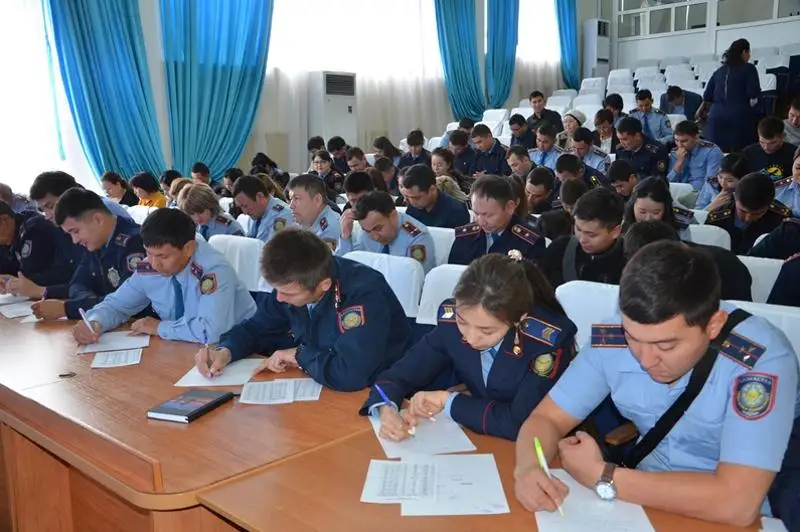 Карагандинские полицейские написали диктант на латинице