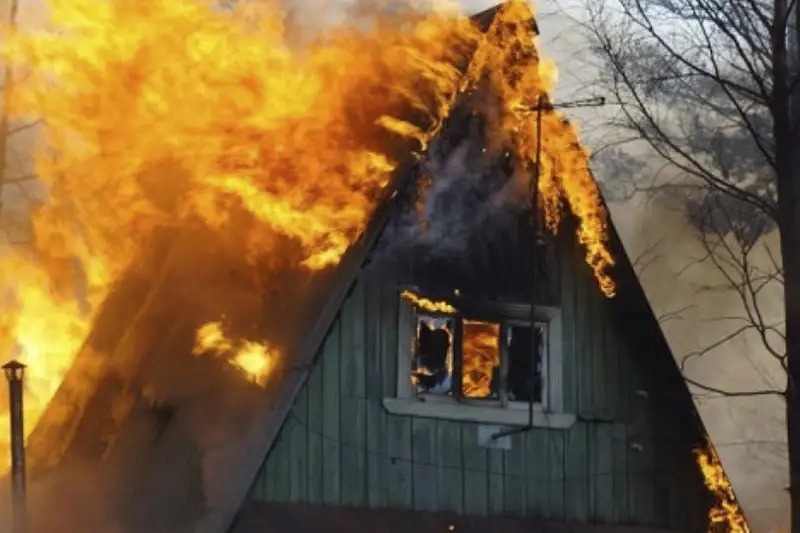 Грузовик и дачный участок сгорели в Карагандинской области