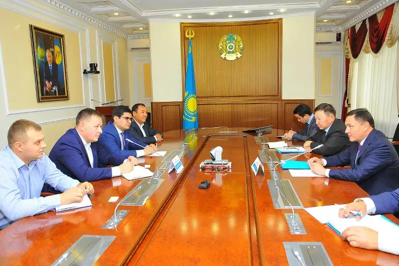 Аким Акмолинской области встретился с международными экспертами в молочном животноводстве