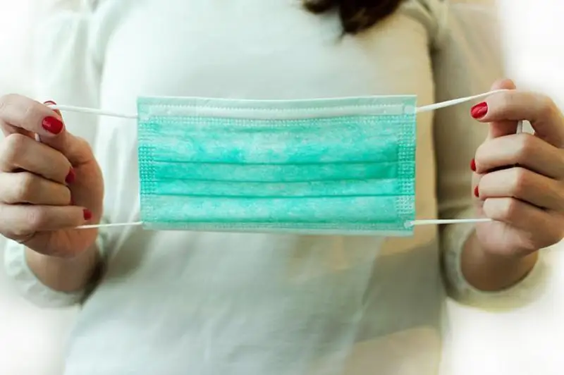 Я сам переболел коронавирусом, но я  ношу маску - Жандарбек Бекшин