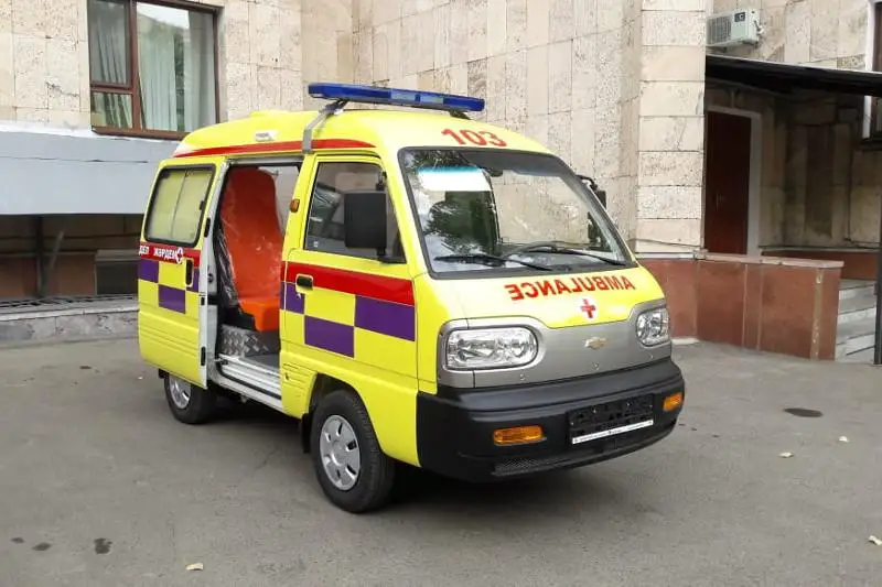 Машины скорой помощи и гуманитарный груз прибыли в Уральск