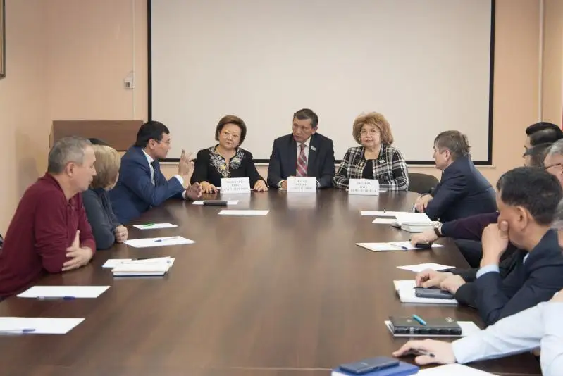 Вопросы пассажирских перевозок и совершенствования законодательства обсудили сенаторы в регионах