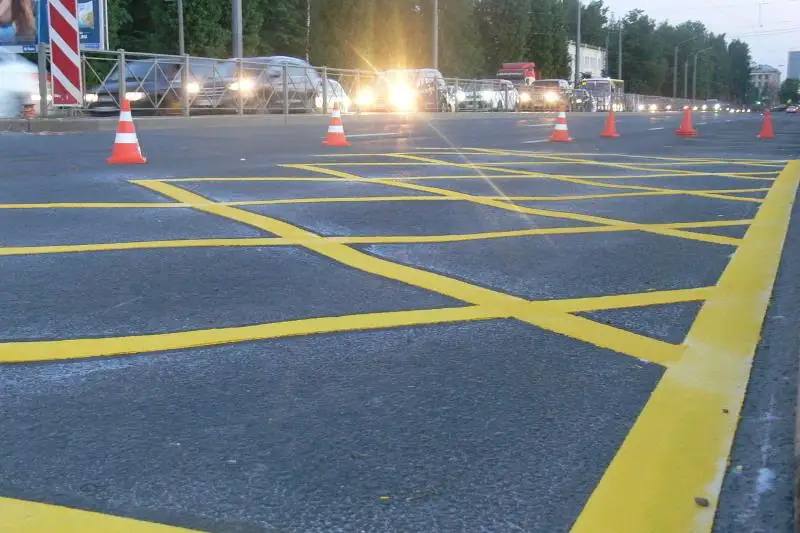 «Вафельная» дорожная  разметка появилась на еще одном перекрестке Алматы