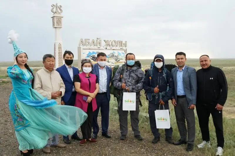 Братья из Алматы отправились в пешую экспедицию на родину Абая