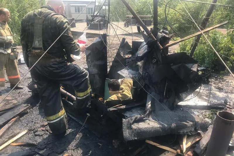 Пожар в многоэтажке Алматы: спасатели на руках вынесли 91-летнего мужчину