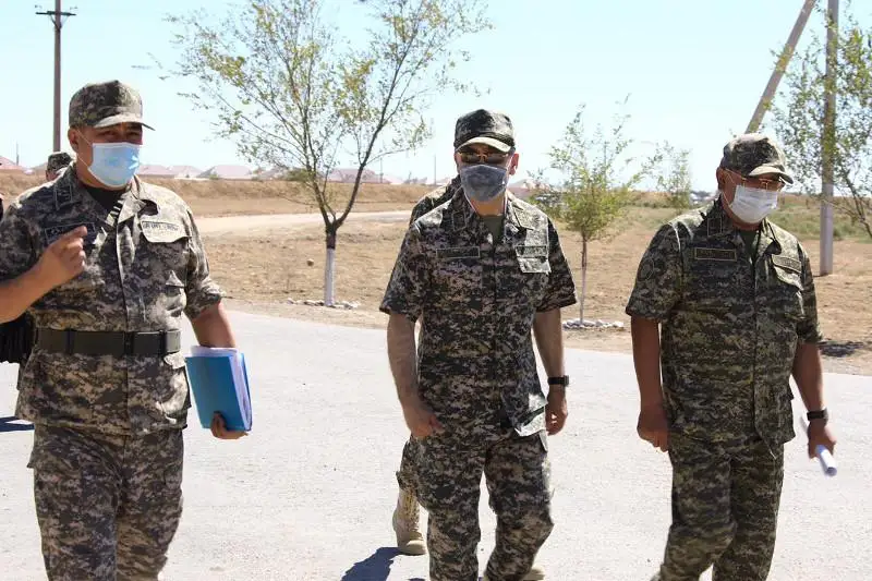 Министр обороны проинспектировал работы по ликвидации последствий ЧП в Арыси