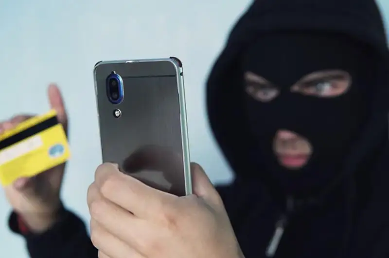 Выплаты по страховке: мошенник обманул вдов на 18 млн тенге