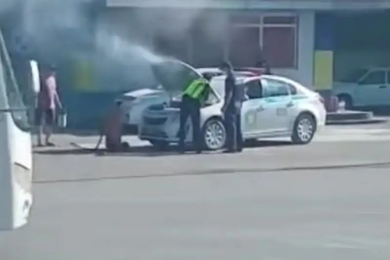 Патрульная машина загорелась в Семее