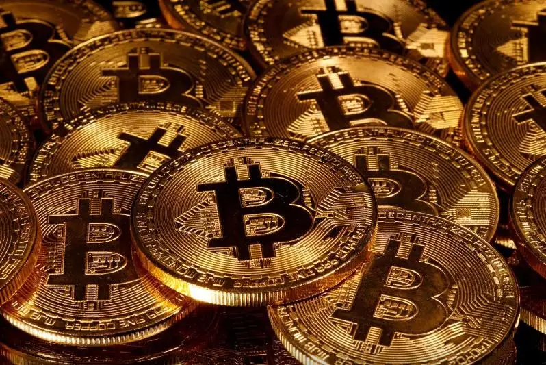 Цена биткоина достигла почти $15 тысяч впервые с 2018 года