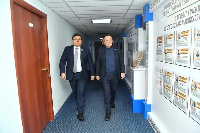 Продолжаются поездки сенаторов в регионы