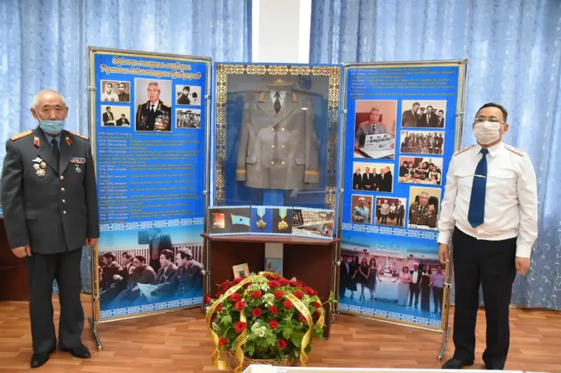 В честь погибшего в авиакатастрофе генерала Кайдарова открыли уголок памяти в Жезказгане