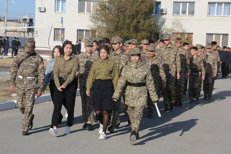 День в армии провели атырауские подростки