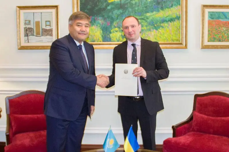 Посол Казахстана в Украине Дархан Калетаев вручил копии верительных грамот