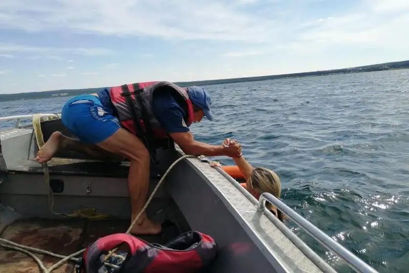 Восемь человек спасли за один день на озерах Акмолинской области