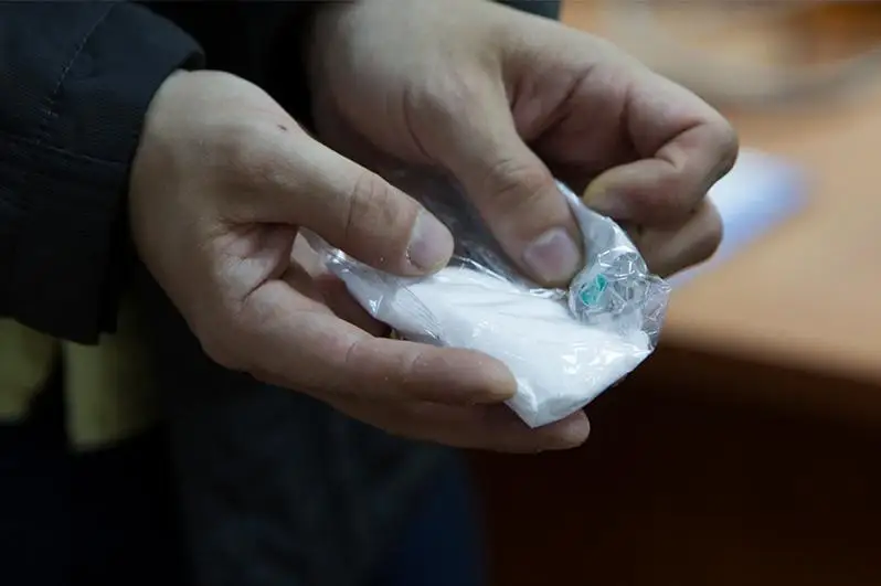 Около восьми кг наркотиков пытались передать заключенным с начала года