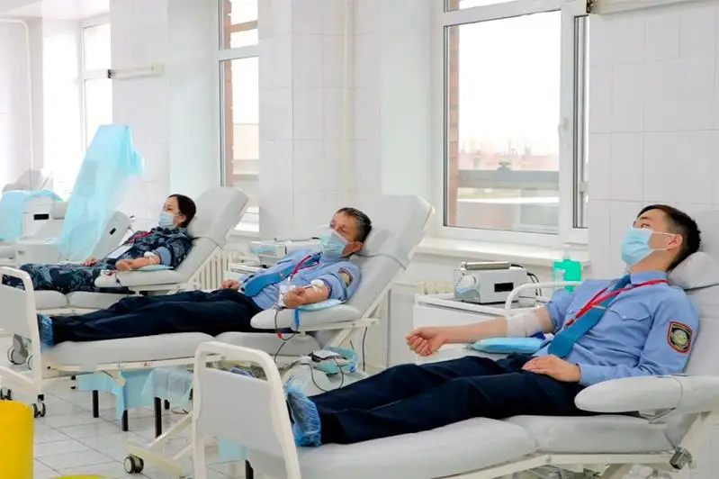 Плазму для лечения больных с коронавирусом сдали полицейские ВКО