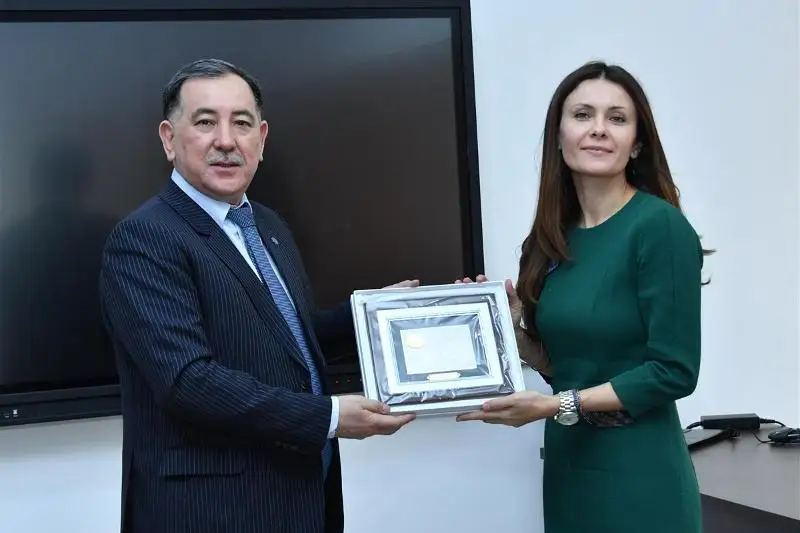 КазНУ совместно с ЮНИСЕФ запустил образовательный проект для девушек