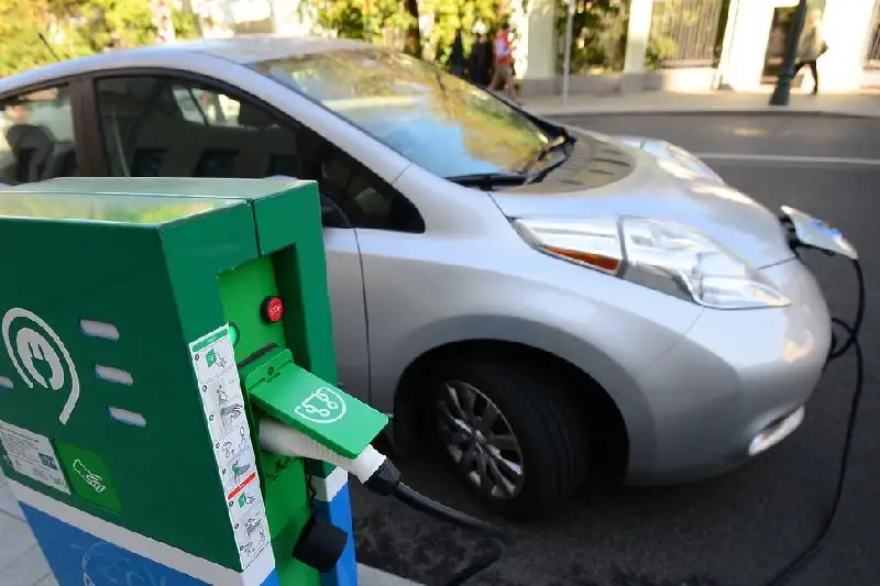 Спрос на электромобили в Казахстане сократился в два раза