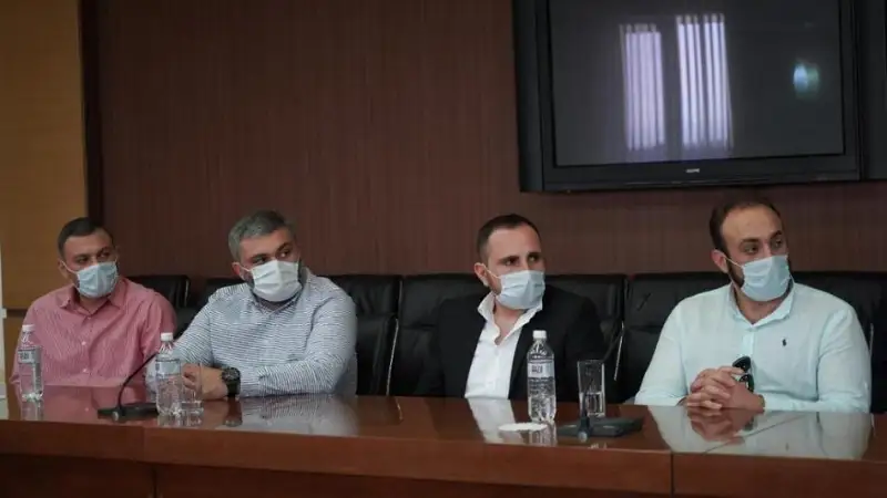 Врачи из Грузии прибыли в Атырау для борьбы с коронавирусом