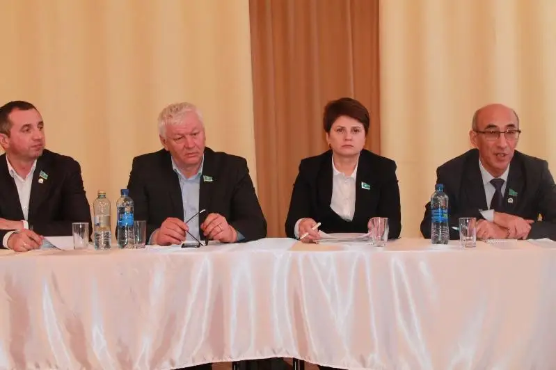 Актуальные вопросы развития регионов обсуждают во время встреч с населением сенаторы