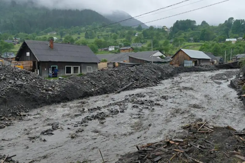 Паводок на Западе Украины: подтоплены 180 населенных пунктов, есть жертвы