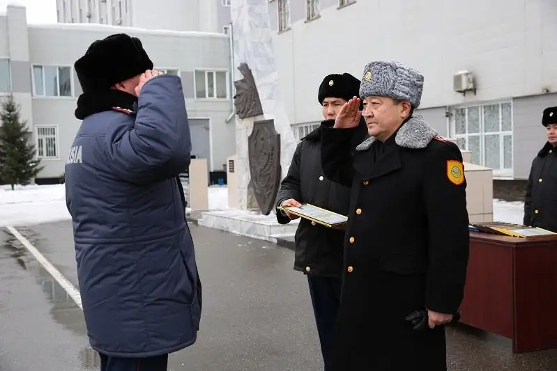 Отличившихся сотрудников полиции наградили в Восточно-Казахстанской области