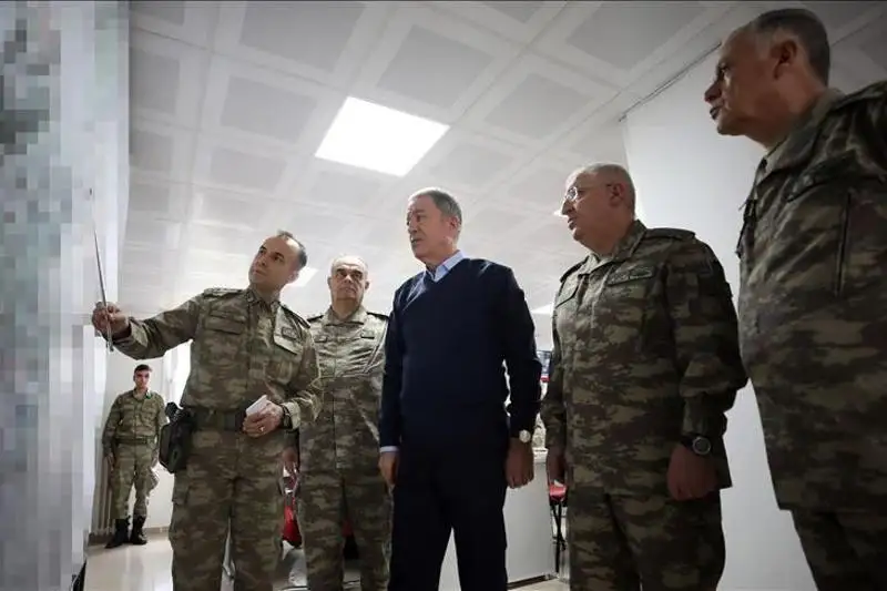 Глава Минобороны Турции прибыл на границу с Сирией