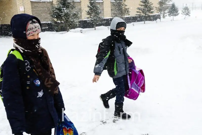 Занятия в костанайских школах отменили из-за непогоды