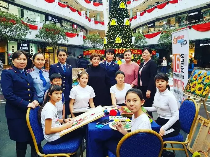 Полицейские столицы провели «выездное социальное бюро» против насилия в семье