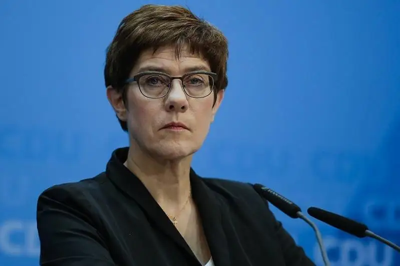 Крамп-Карренбауэр уходит с поста лидера правящей партии Германии