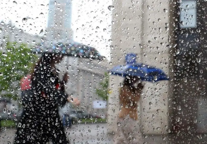 Казахстанцев предупредили о грозах, граде и пыльных бурях