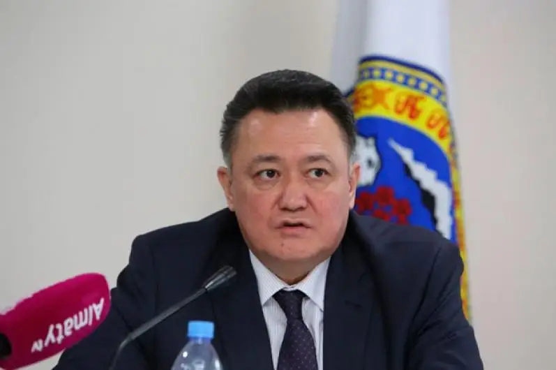 Глава горздрава Алматы самоизолировался и ночует в своем кабинете