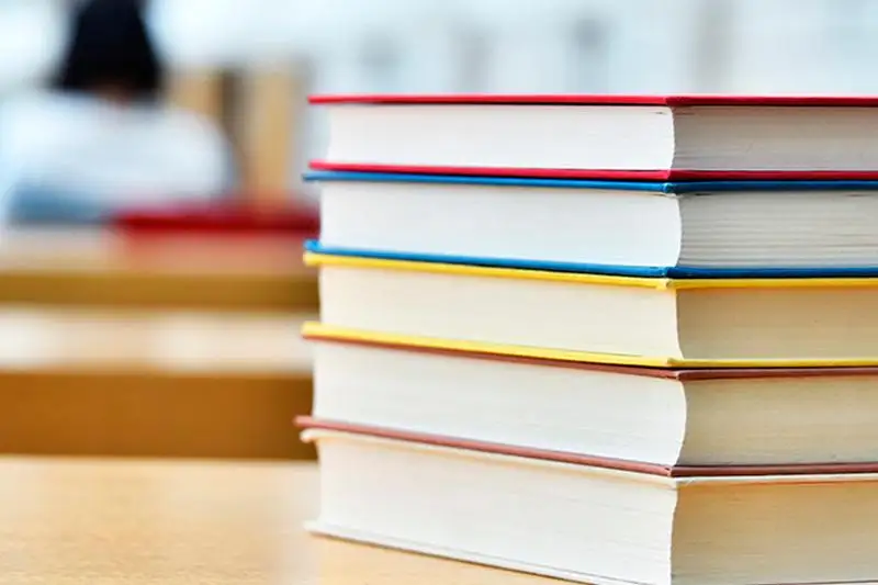 Оставлять свои книги в школах разрешат казахстанским школьникам