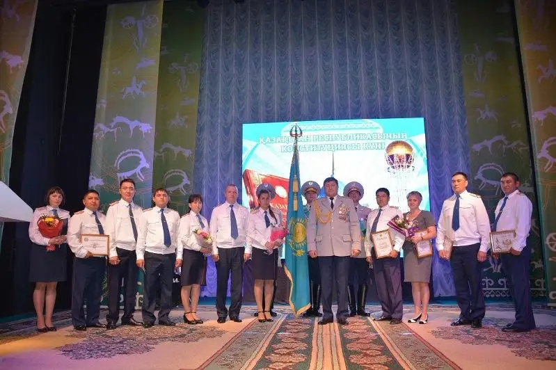 Североказахстанских полицейских поощрили в честь Дня Конституции