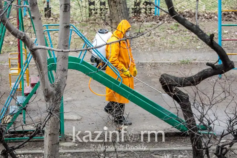 На дезинфекцию подъездов и дворов в Алматы выделили 293 млн тенге