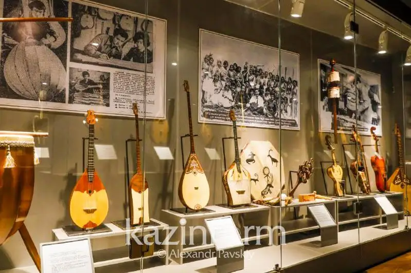 День домбры: как выглядят инструменты великих исполнителей, композиторов и акынов