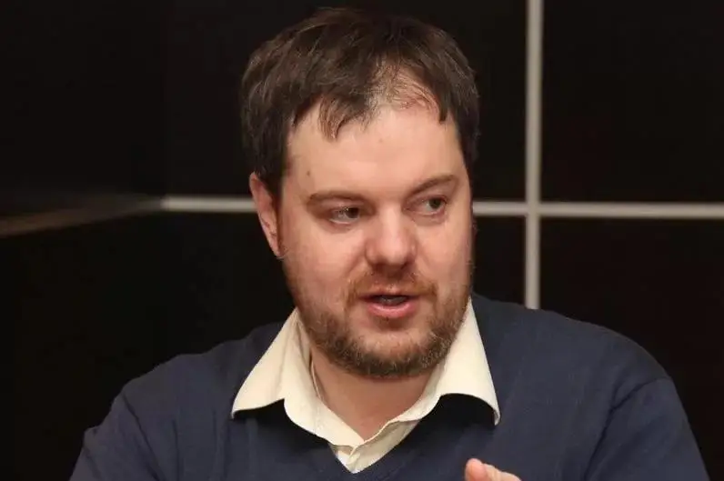 Молодежи среди депутатов маслихатов всего 2,7% - политолог