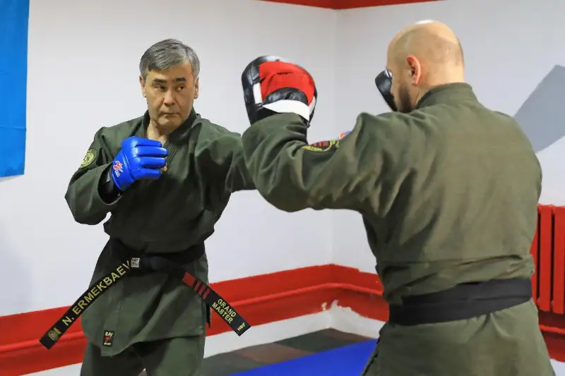 Казахстанские военные оттачивают мастерство армейского рукопашного боя