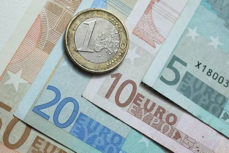 Фальшивомонетчики пытались обменять 2500 евро в Павлодаре