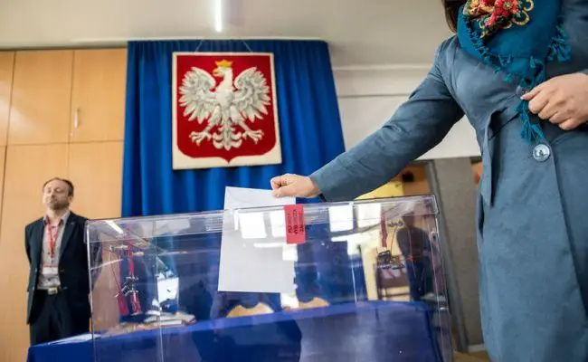 Дуда и Тшасковский выходят во второй тур президентских выборов в Польше - экзитпол