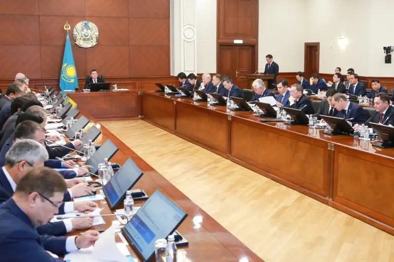 Диспропорция в оплате труда выявлена на 25 казахстанских предприятиях