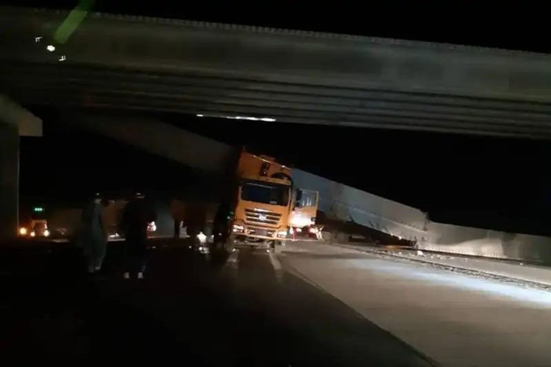 Водитель грузовика снес часть моста в Павлодарской области
